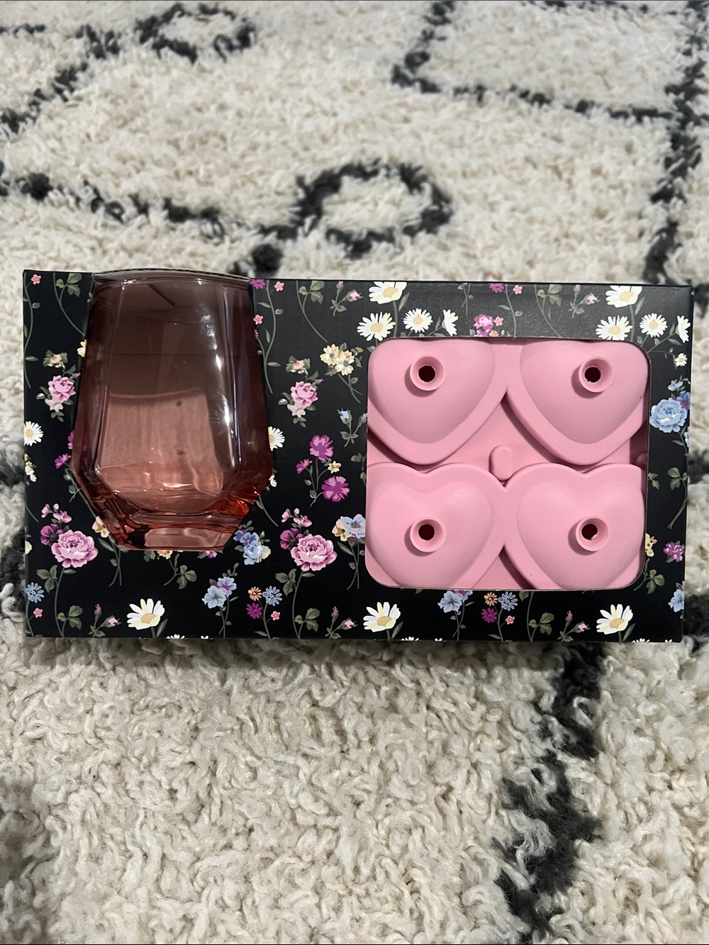 New Betsey Johnson Pink Heart Silicone Mold with Rose-Tinted wine Glass